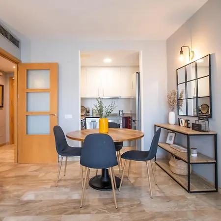 13mal1077- Magnific 2br Flat * برشلونة