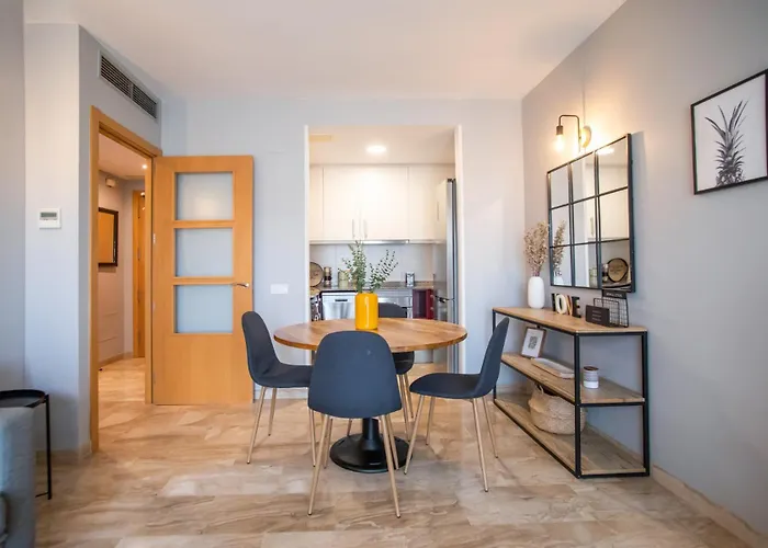 13mal1077- Magnific 2br Flat * برشلونة