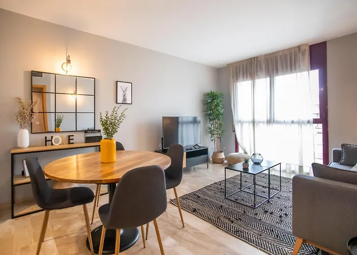 13mal1077- Magnific 2br Flat